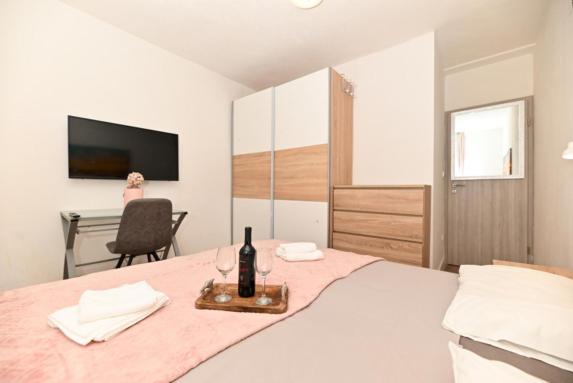 New,Close To The Beach Apartment With Domestic Olive Oil And Wine Trogir Exterior foto